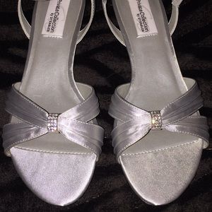 NWOT Private Collections Sz 8.5B silvr kitten heel